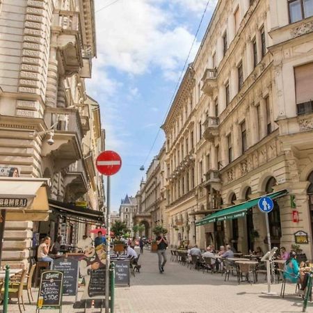 Cozy Downtown Studio Apartment Budapest Exterior foto